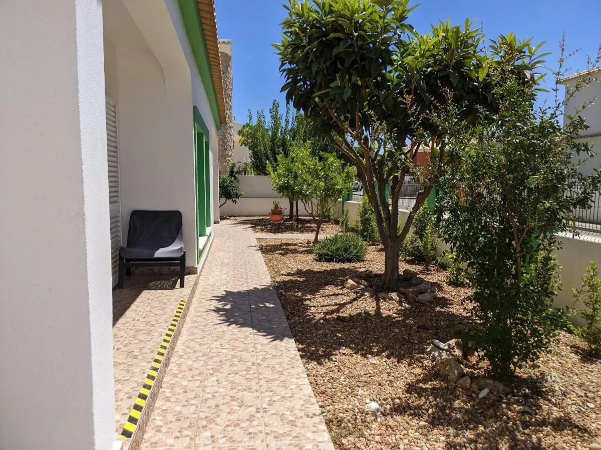 Dolphin House Hostel Faro 0*,
